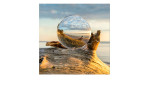 Glasbild Drop on Wood 50 x 125 cm, Glaskugel am Strand