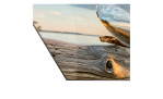 Glasbild Drop on Wood 50 x 125 cm, Glaskugel am Strand, Detailfoto von einer Ecke des Bildes