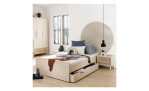 Bodenbett Little Flo in Cashmere-Beige. Auf einem dekorierten Hintergrund , in der Ausführung Teens