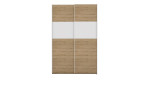 Schwebetürenschrank Queen-Extra aus Holzwerkstoff in Eiche Artisan mit einer Absetzung in Alpinweiß.