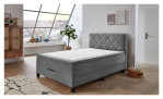Boxspringbett Josh in einem silberen Bezug in mikrofaser und schwarzen füßen. Auf einem dekorierten Hintergrund.