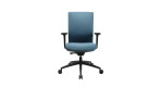 Drehstuhl Office Chair mit Armlehnen, schwarzem Fußkreuz und einem Bezug in der Farbe Petrol, Frontalansicht
