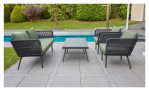 Lounge-Set von LC Garden in grün und grau, bestehend aus 2 Sesseln, Sofa und Tisch, Ansicht im Milieu