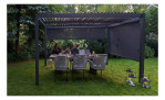 Seitliches Rollo Shadow aus grau-schwarzem Textilene und Aluminium, Milieu